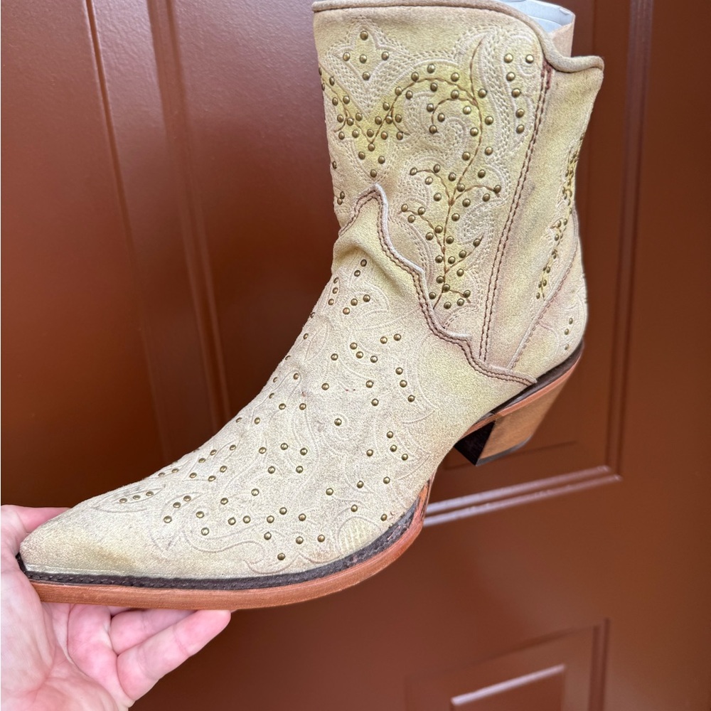 🆕Corral ANKLE BOOTIES embellished with green accent BONE boot size 8